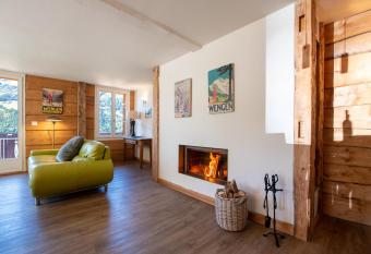 Chalet Des Alpes has Balcony rooms