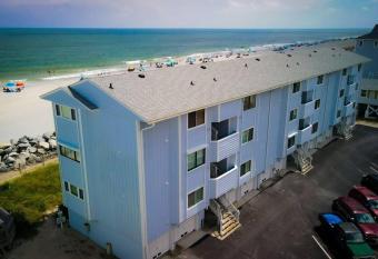 A Little Slice of Paradise has Balcony rooms