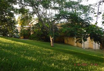 The Yellow House: Fully Equipped, Spectacular Beach View has Balcony rooms