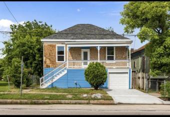 Blue Oasis - Sleeps 12 - Book Now! has Balcony rooms