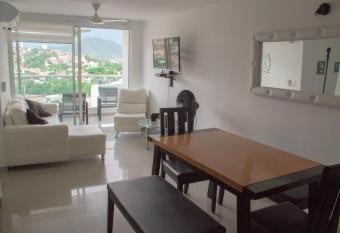 Hermoso, central y COMODO apartamento en Santa Marta. has rooms with a private hot tub