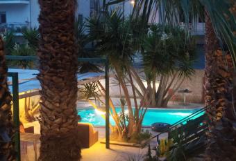 Joli Jardin has Balcony rooms