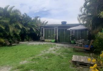 Linda casa em Barra de Guaratiba com 2 suites allows 18 year olds to book a room