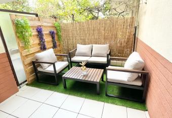 Deux pi  ces cosy    La Croisette has Balcony rooms