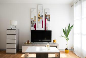 Lorraine has Balcony rooms