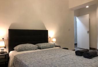 Habitaciones Casa Cobo allows 18 year olds to book a room