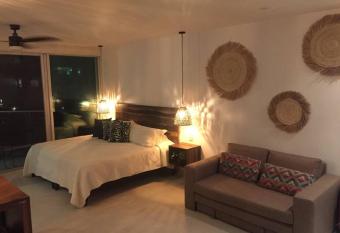 Estudio acogedor con vista al mar has Balcony rooms