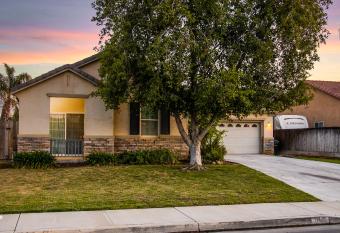 Northwest Farmhouse has Balcony rooms