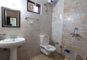 Orchid Nainital has rooms with a private hot tub