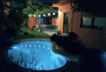 Casargentina Apart Depto entero Ba  o privado 15min Ezeiza allows 18 year olds to book a room