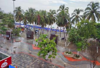 CHIRAMA APT 402 has Balcony rooms