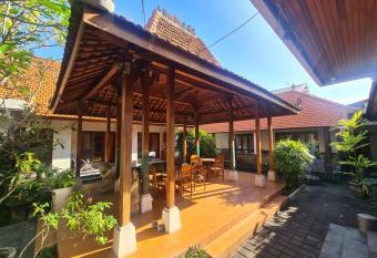 Sanata Homestay allows 18 year olds to book a room