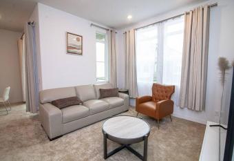 Luxurious new 2 bedroom condo by Six Flags has Balcony rooms