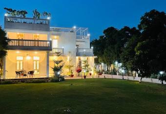 The Crosswoods Two has Balcony rooms