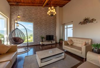 The Ultimate Escape l Lake View 4 BR Penthouse by Roamhome has Balcony rooms