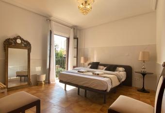 Apartamentos Toledo Casa Galer  a de los Aljibes has Balcony rooms