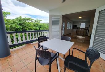 Casa al Mare Complete Experience- Sleeps 10 has Balcony rooms