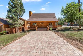 Goldilocks Cabin has Balcony rooms