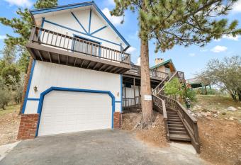 North Shore Chalet has Balcony rooms