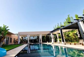Villa Le Clos de l Atlas has rooms with a private hot tub