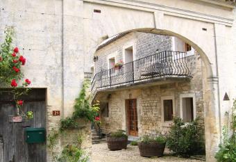 La Cour des Cloches allows 18 year olds to book a room