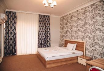 Ay Hotel has rooms with a private hot tub