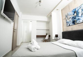 Manou No15 Apartment allows 18 year olds to book a room