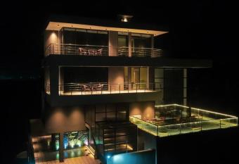 Leisurely Villa Pearl Drop 6BHK, Igatpuri allows 18 year olds to book a room