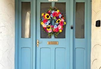 Clare s Cottage Near Cartmel - Dog Friendly, Homely, Aga, Log Burners, Disney Plus & Netflix allows 18 year olds to book a room