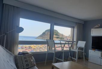 APARTAMENTO EN PRIMERA LINEA DE MAR has Balcony rooms