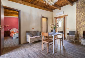 Casa del Pastore has Smoking rooms