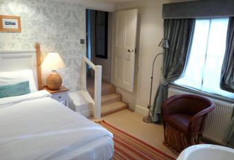 Manor Green Cottage allows 18 year olds to book a room