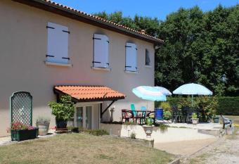 LA SALAMANDRE has Balcony rooms