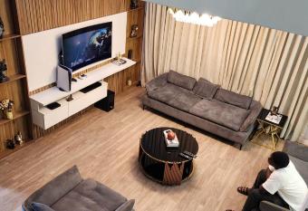 Lovely Private 1-bedroom serviced apartment allows 18 year olds to book a room