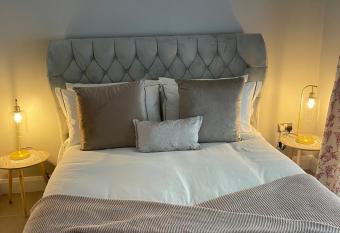 St Elmos Townhouse allows 18 year olds to book a room