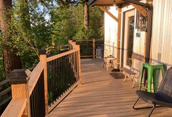 Tiny House Big View allows 18 year olds to book a room