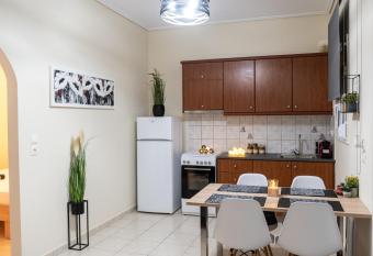 Amazing apartment with parking allows 18 year olds to book a room