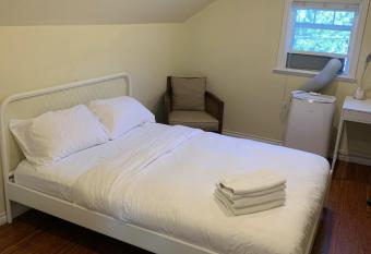 Cheerful 1-bedroom in Vancouver allows 18 year olds to book a room