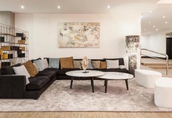 Hotel Ilunion Bilbao allows 18 year olds to book a room