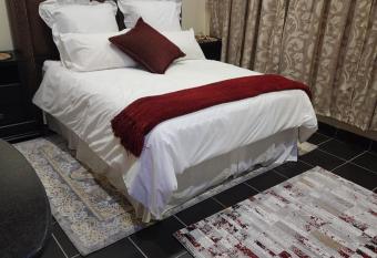 Braamfontein Colledgehouse JHB allows 18 year olds to book a room