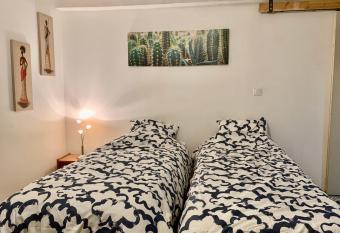 Joli studio - Centre historique allows 18 year olds to book a room