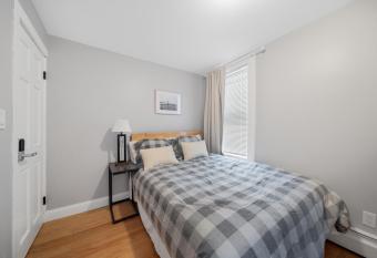 South Boston 4BR 1BTH Apartment Near Old Harbor Beaches allows 18 year olds to book a room