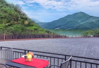 Chagall Spa Pension has rooms with a private hot tub