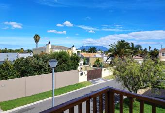 Lovely 2 bedroom condo with balcony and a view! has Balcony rooms