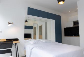 Studio moderne et confort au centre ville allows 18 year olds to book a room
