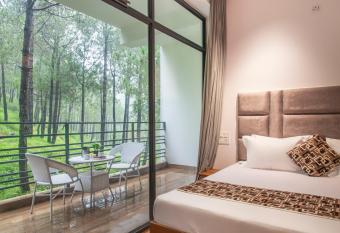 THE HILL CREST KASAULi has Smoking/Balcony rooms