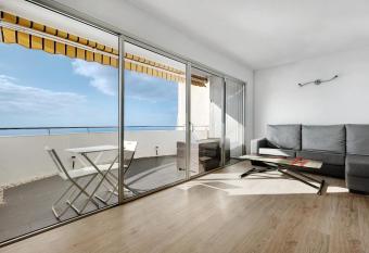 Balcon al mar has Balcony rooms