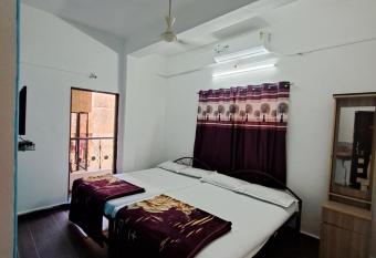 Goldan palece has Balcony rooms