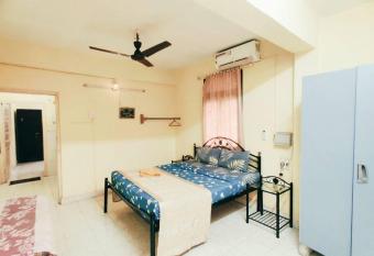 Prime Location-2mnts Baga-calagt Beach-Lovly House has Balcony rooms