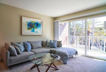 Rare Gem In Marina Del Rey has Balcony rooms